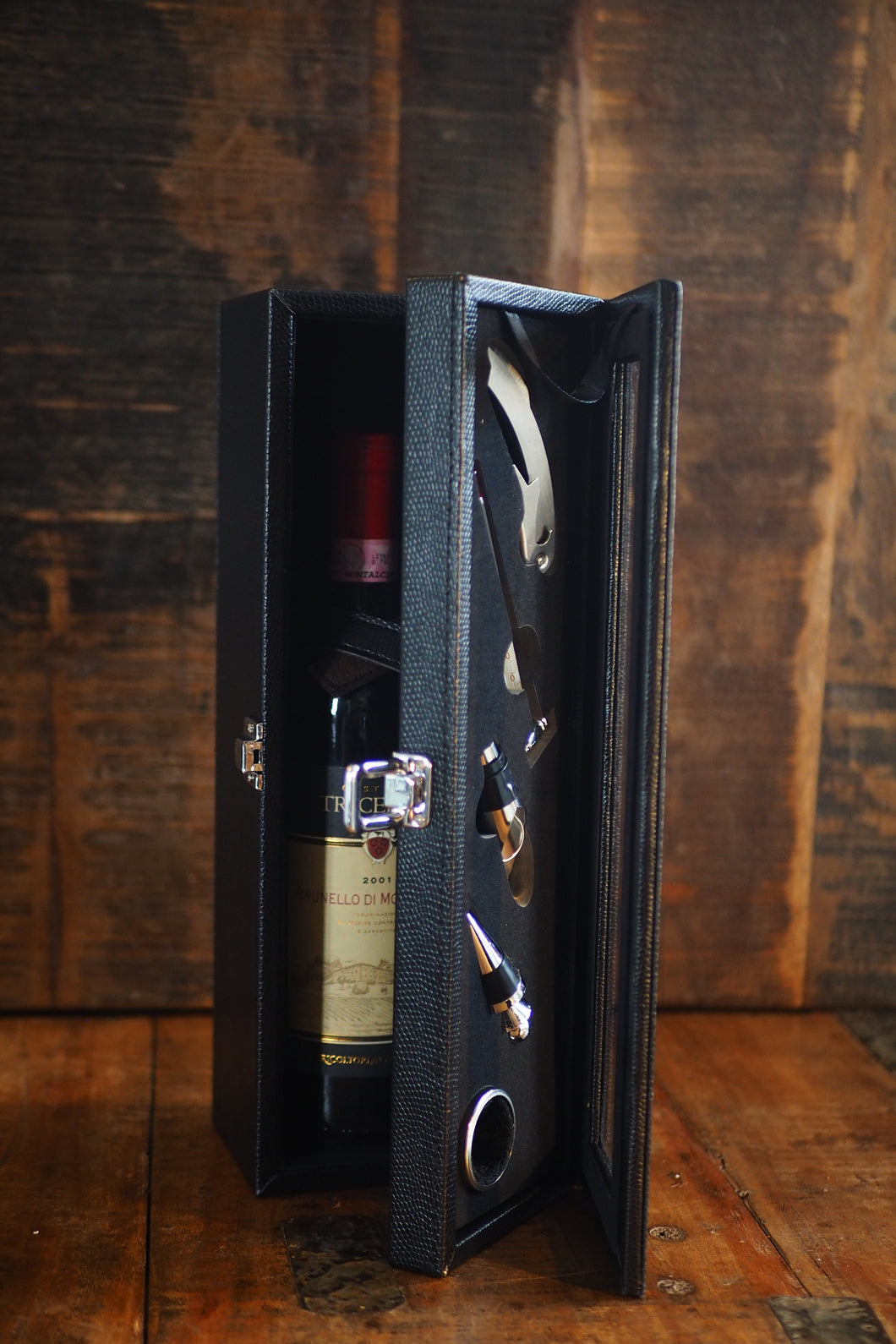 THE SOMMELIER’ S TROVE ESSENTIAL ACCESSORIES AND WINE CASE